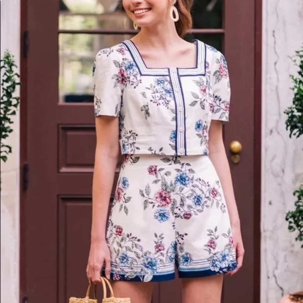 Gal Meets Glam June Set size 8 (fits size 6 GMG best!)